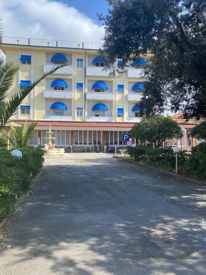 Hotel Villa Colombo Lido di Camaiore Exterior foto