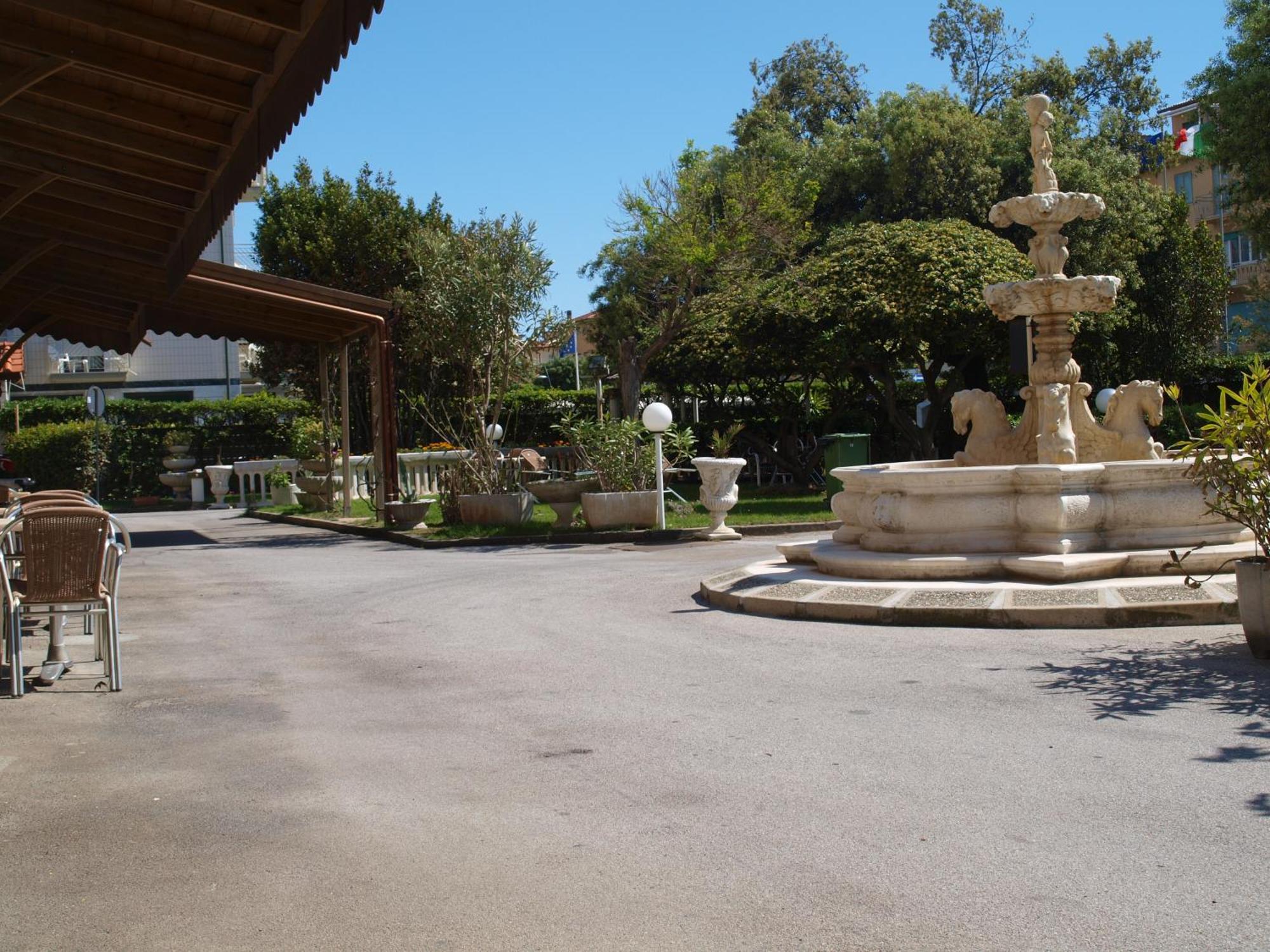 Hotel Villa Colombo Lido di Camaiore Exterior foto