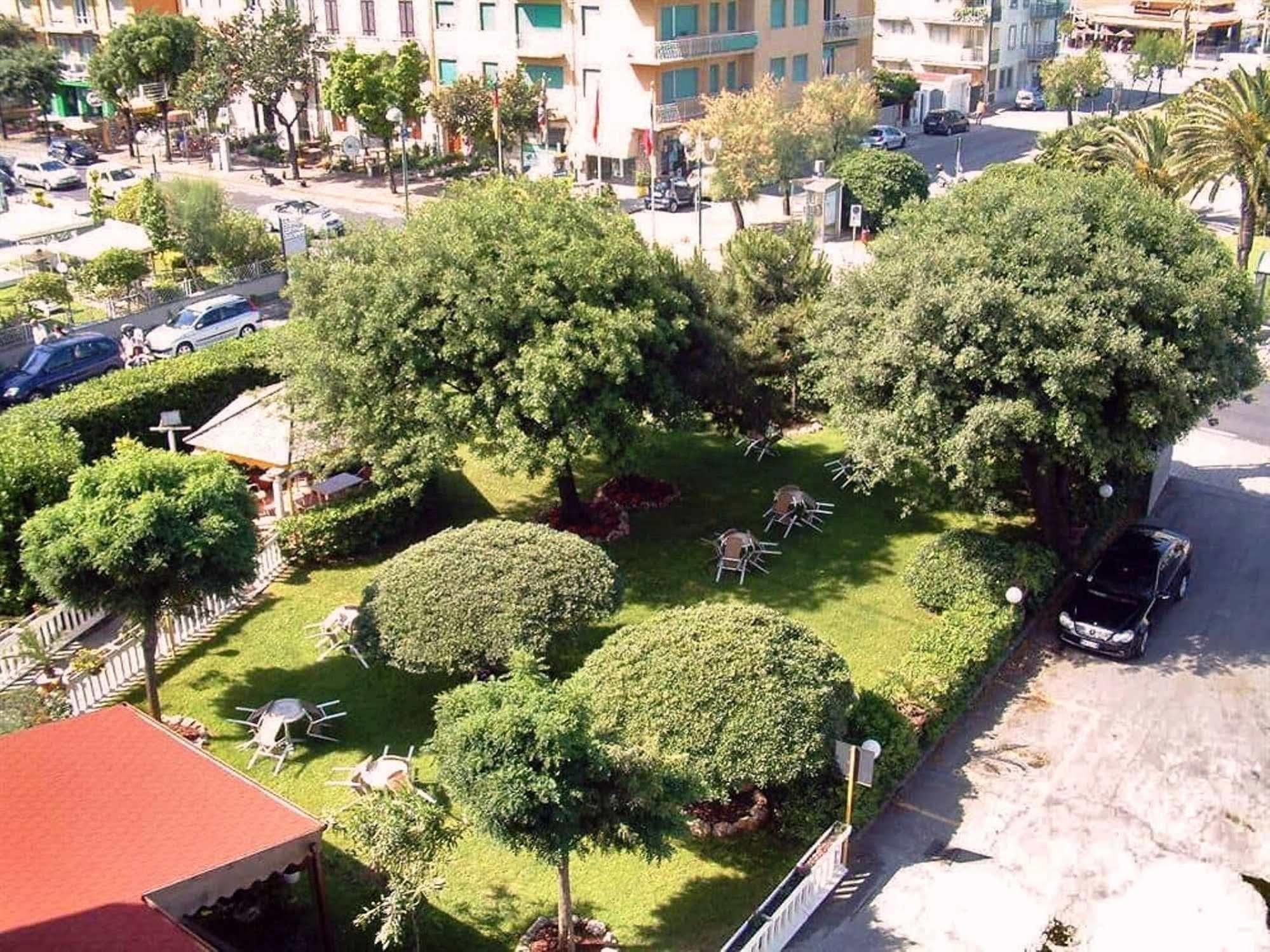 Hotel Villa Colombo Lido di Camaiore Exterior foto